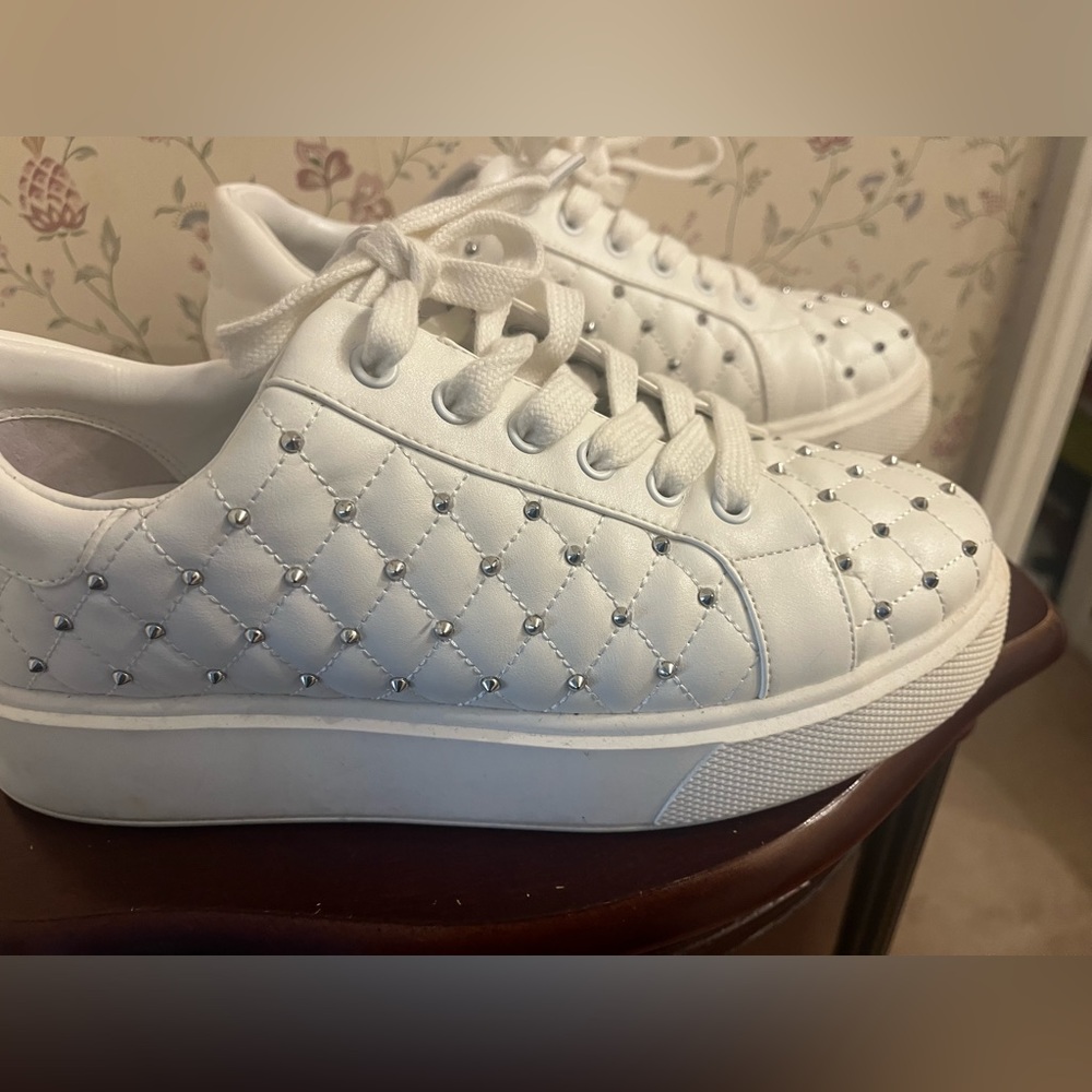 Jlo.  Size 8.5. Good condition